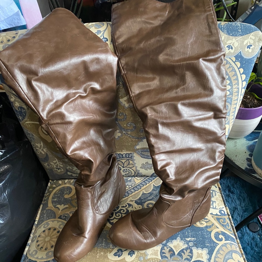 Boots knee high